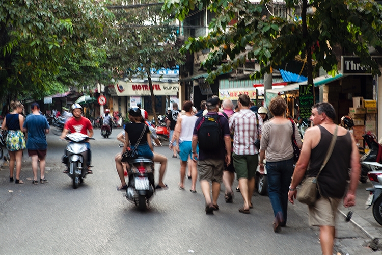 VNM Hanoi 2012OCT20 StreetFoodTour 003