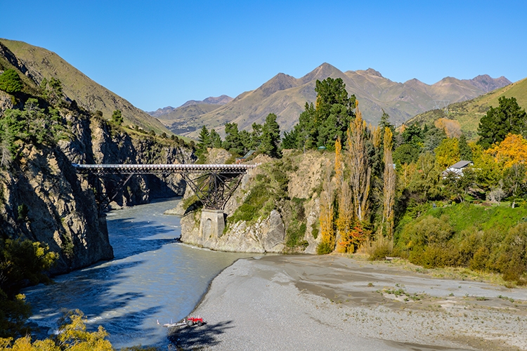 NZL CAN HanmerSprings 2018APR22 FerryBridge 003